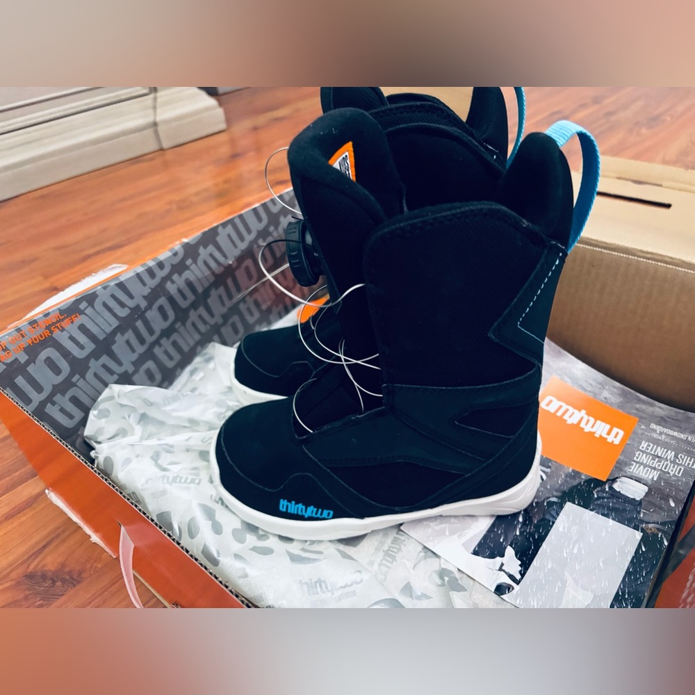 Kids Snowboard Boots (size 1) - Thirtytwo BOA